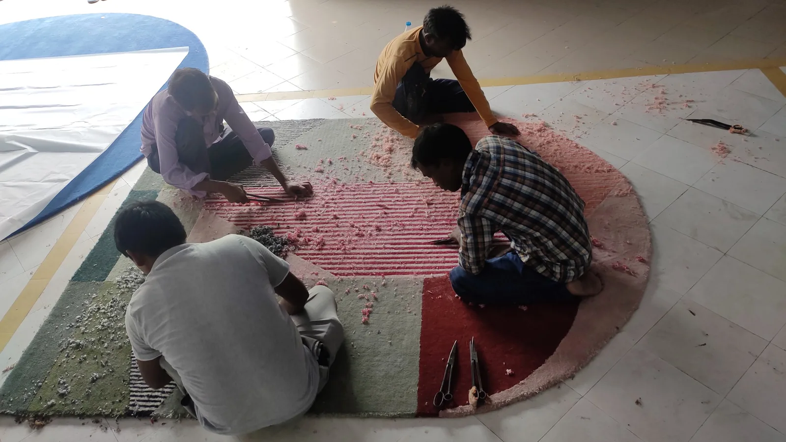 Carving and final finishing on a rug at PiHue