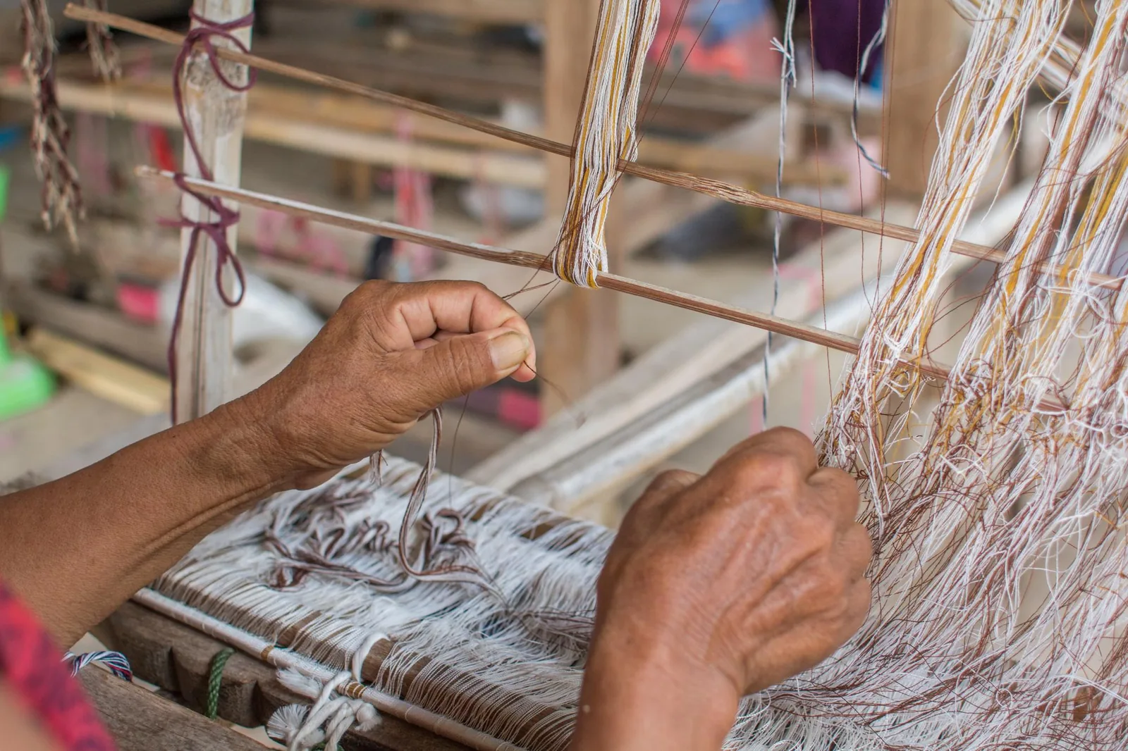 Weaver hands on a handloom